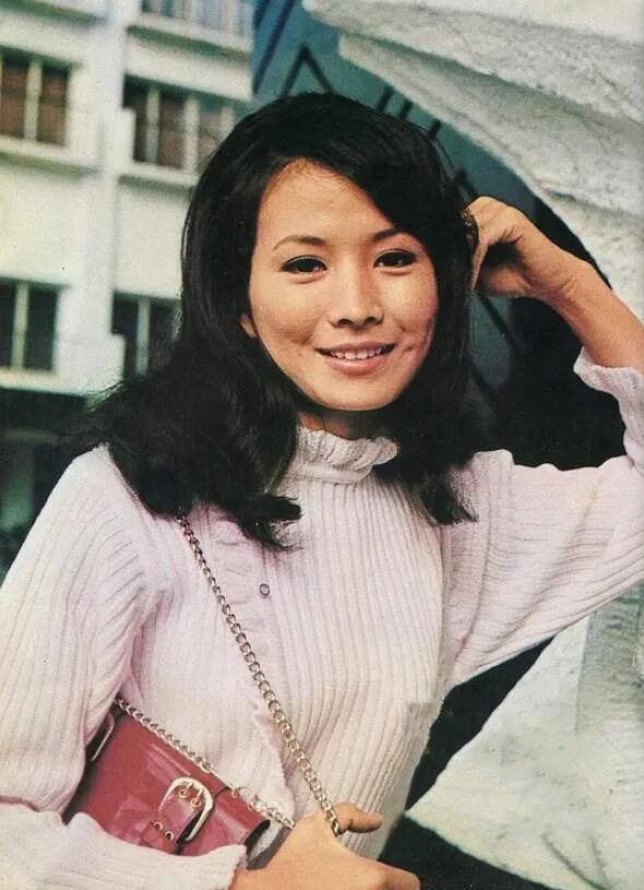 一代传奇女星井莉,从不惧流言蜚语,父亲给她定规矩:洁身自好