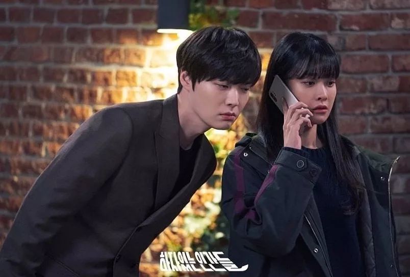 离婚大战2年后安宰贤突晒婚礼现场照又发意味深长文