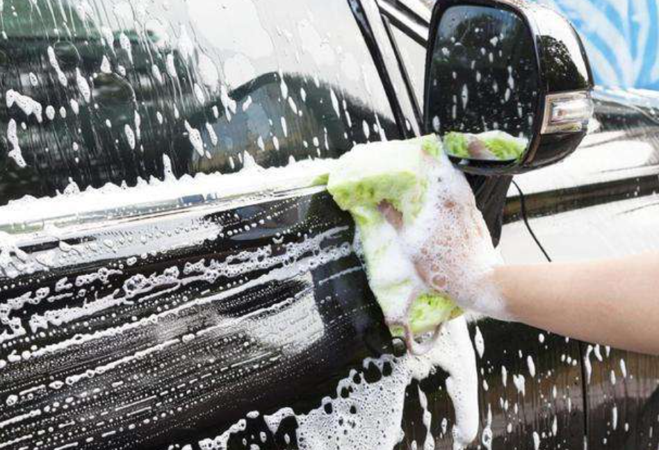 有车一族的人，多久洗一次车比较好？