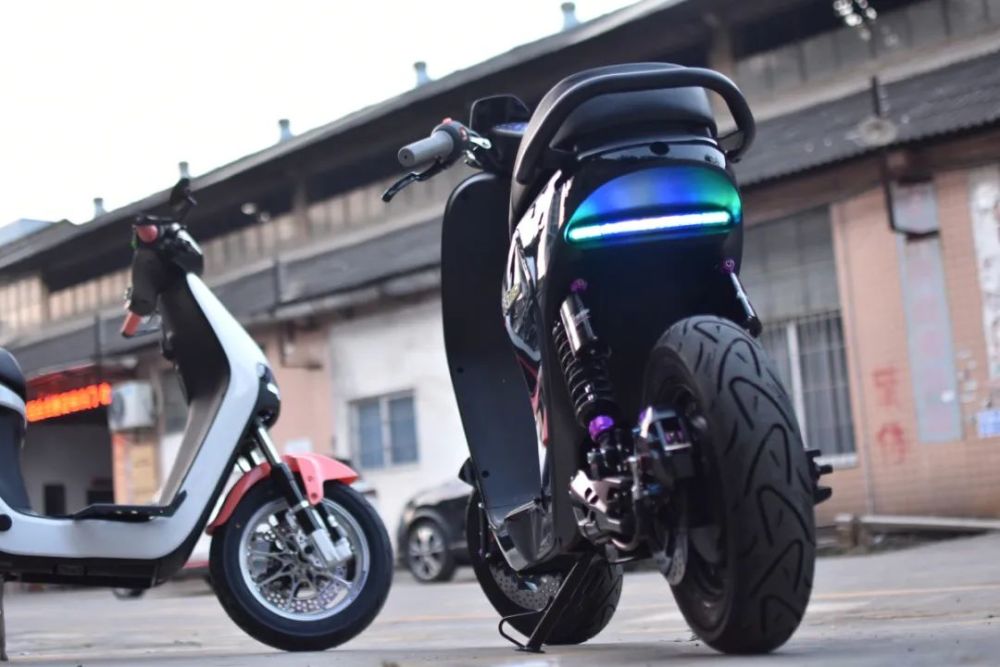 4万预算"浮夸情怀"对比"机动为王" 九号电动车爆改_腾讯新闻