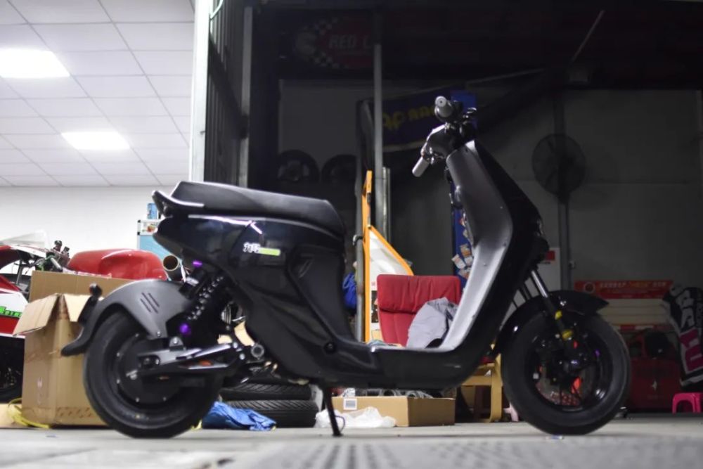 4万预算"浮夸情怀"对比"机动为王" 九号电动车爆改_腾讯新闻