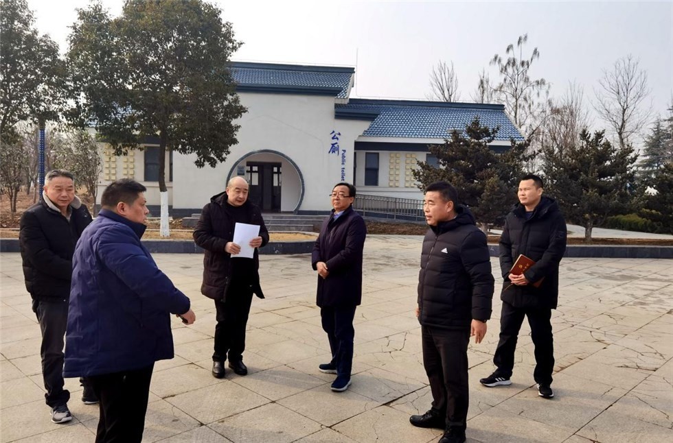 汤德余督导调度园区文明创建工作