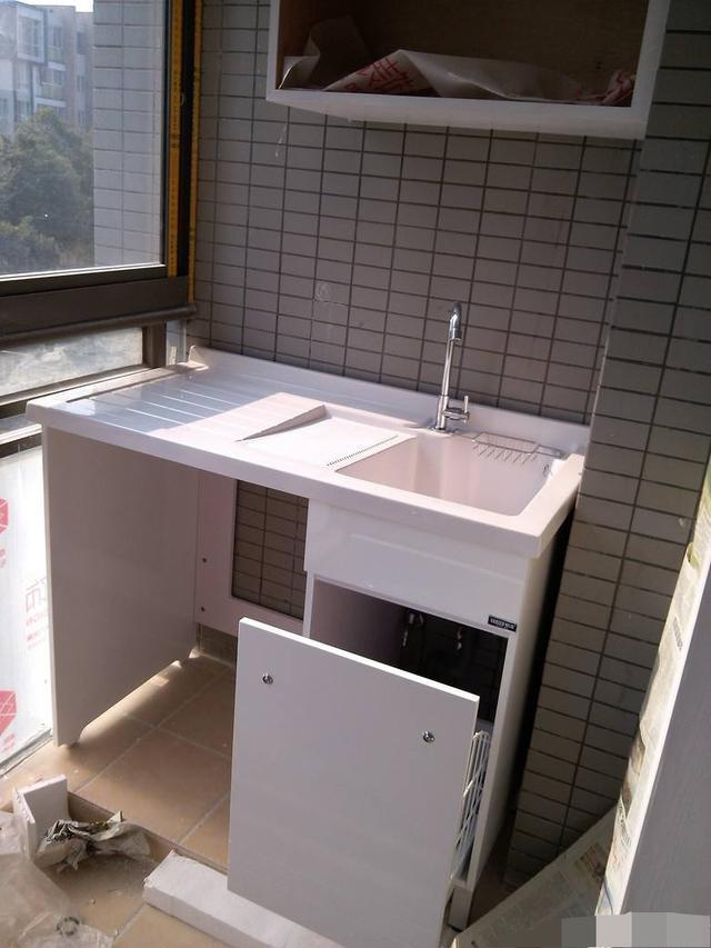 头次见在阳台做砖砌洗衣池,看完才知实用,我家也要这样装_腾讯新闻