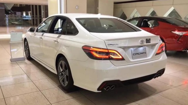 一汽丰田"皇冠es"确定引进,还看啥亚洲龙