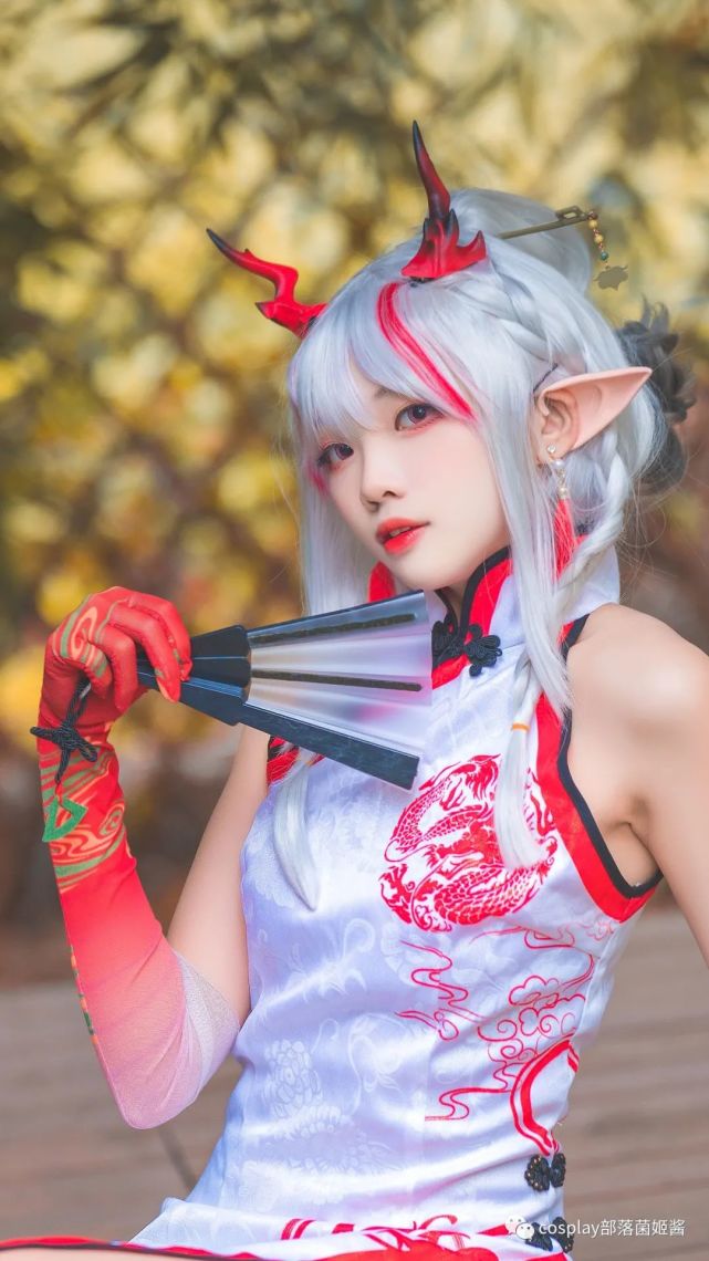 cos明日方舟67年61乐逍遥cos正片硫酒