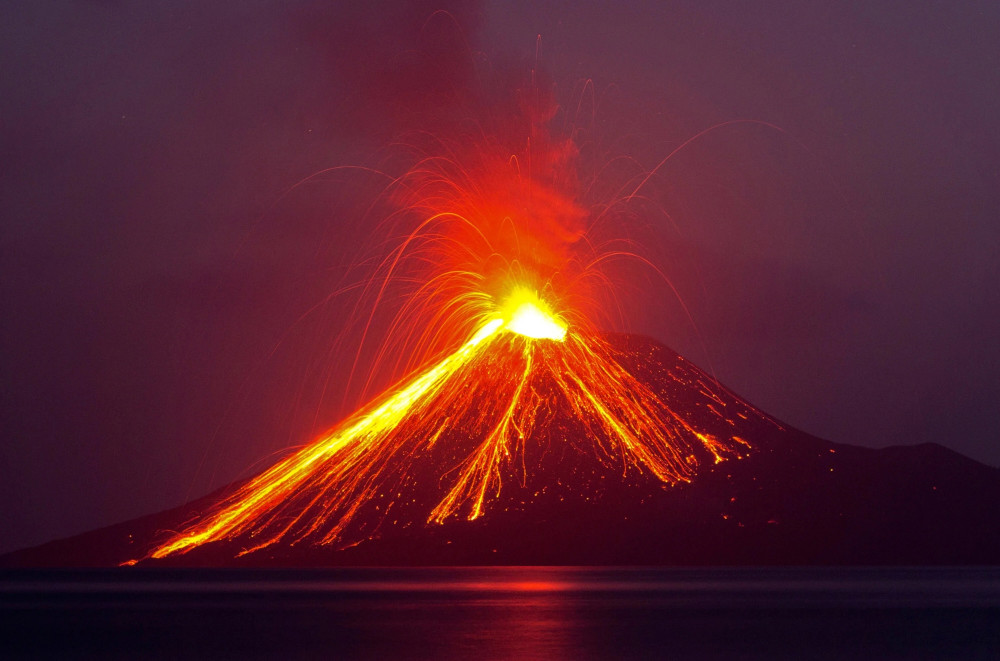 日本富士山火山爆发图片