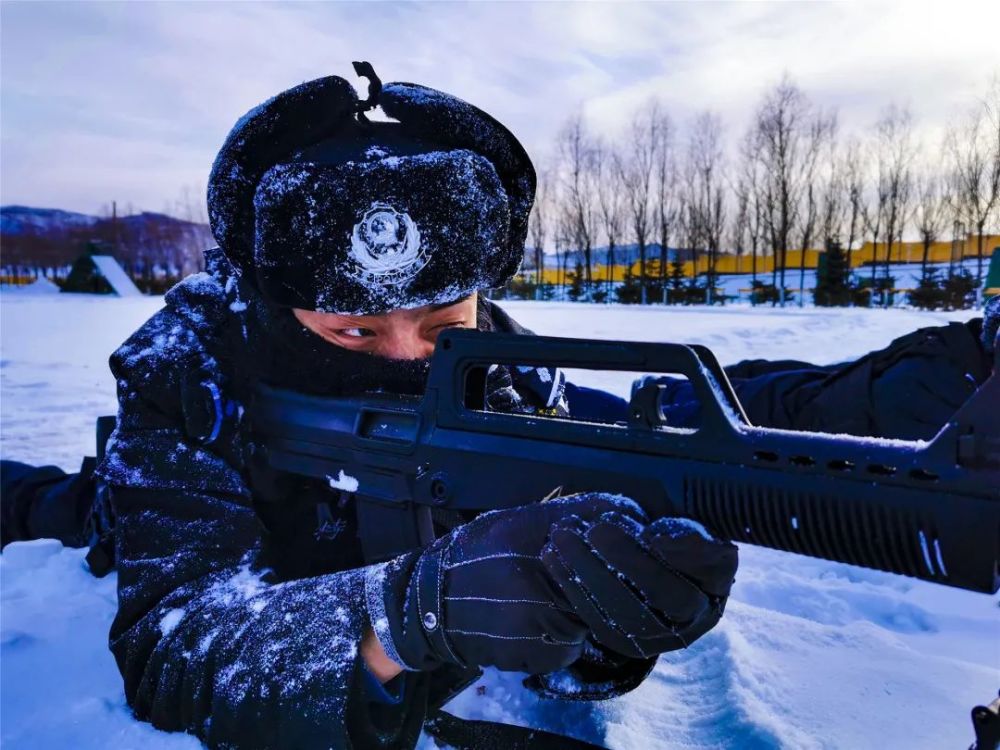 冬季整训极寒冰冻三尺天双鸭山特警训练热火朝天