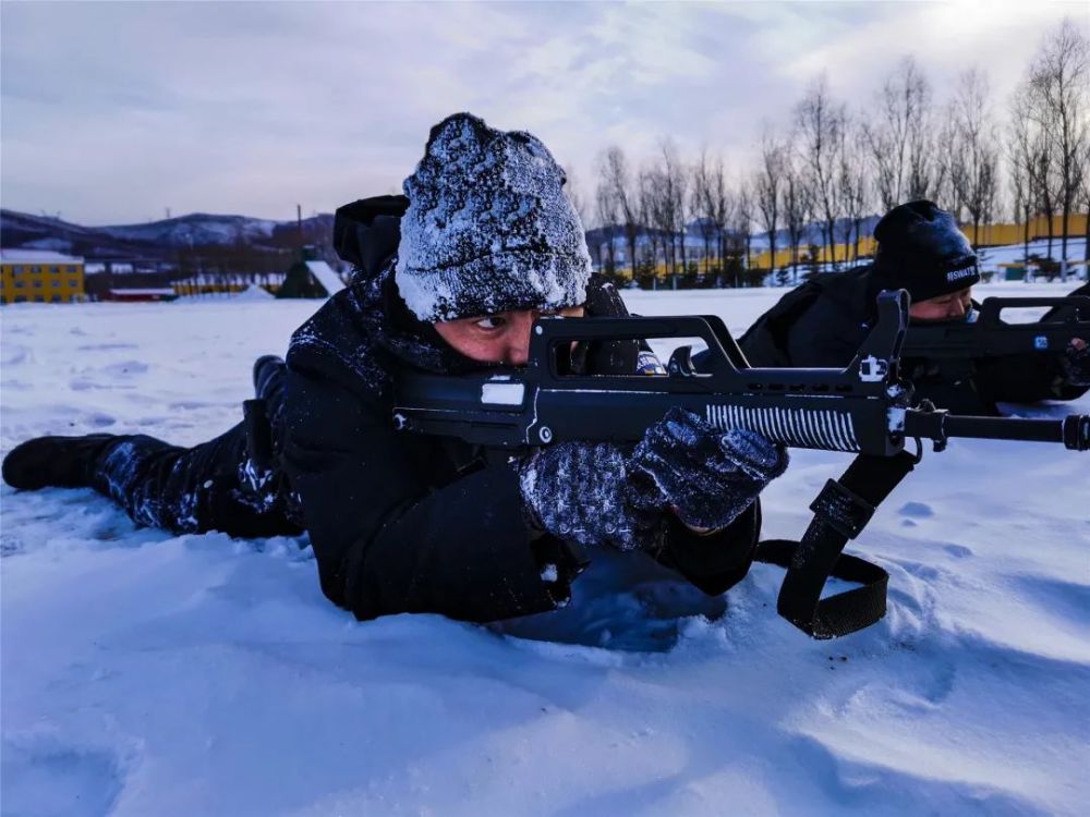 冬季整训极寒冰冻三尺天双鸭山特警训练热火朝天
