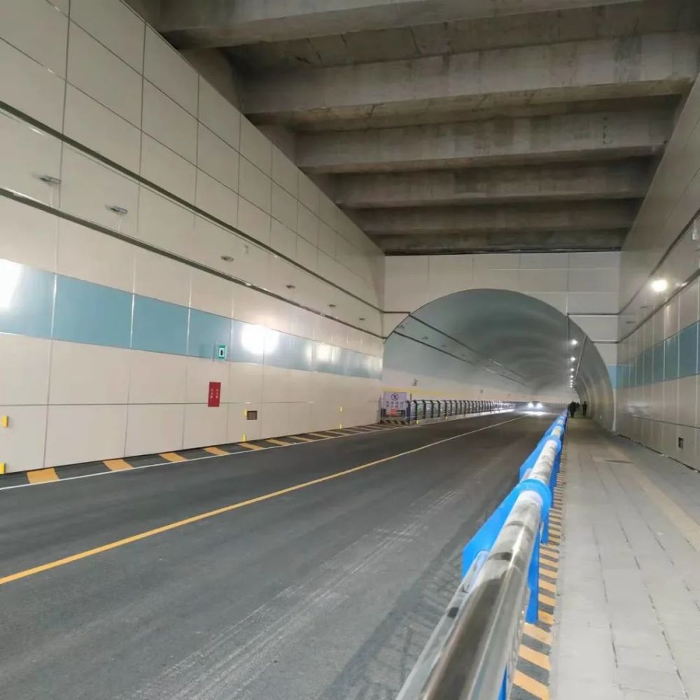 凤凰山隧道今日正式通车