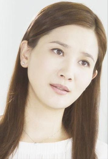 演员潘雨辰与侯勇离婚后目睹前夫梅开三度风光背后有泪水