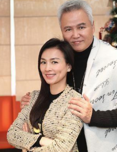 张庭全身而退再次营业林瑞阳卖抗衰产品面容慈祥涂口红