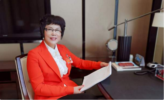 当年开拖拉机的少女陈爱莲如今千亿身家曾买下100辆宝马送员工