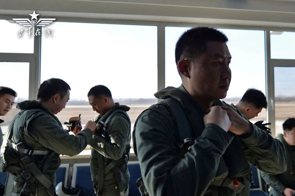 绿媒炒作解放军军机今日进入台西南空域，渲染称“又来挑战F-16V？”六年级上册音乐书电子课本目录