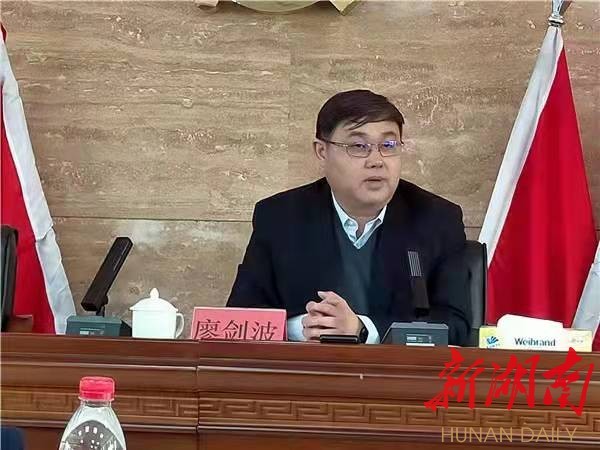 培训班邀请了省民政厅基层政权和社区治理处处长廖剑波进行讲授,他