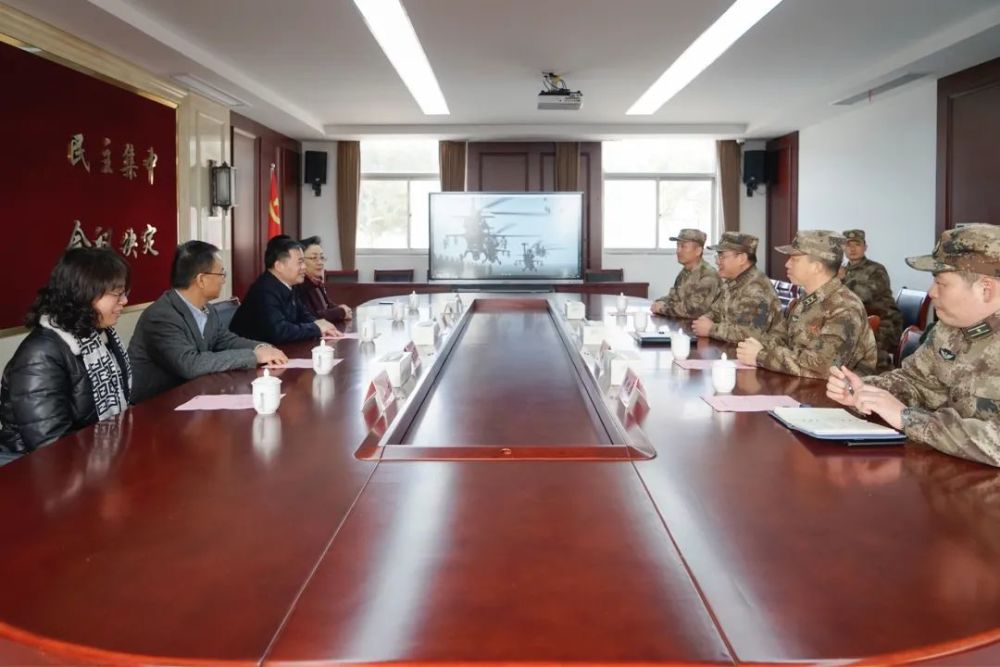 在73049部队,苏州武警支队,相城区消防救援大队,张伟向部队官兵和消防
