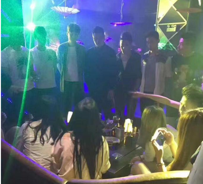 女子ktv找男模给500元小费嫌少被殴打女子我知道行情