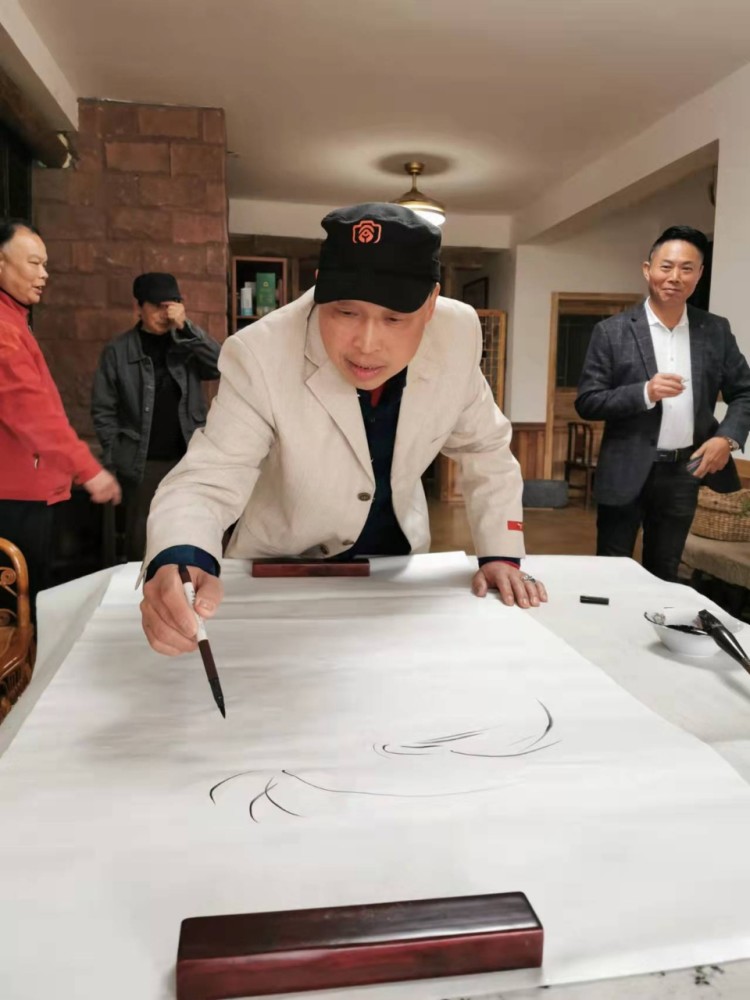 漫画家秋天用手中的笔 为百名英模精心绘制漫画 弘扬榜样力量 腾讯新闻