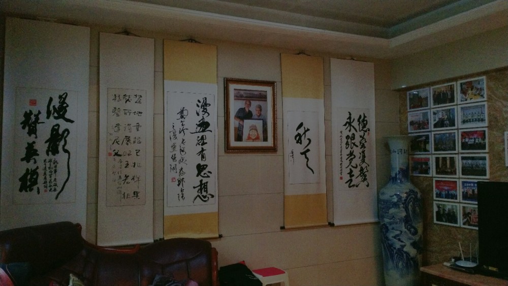 漫画家秋天用手中的笔 为百名英模精心绘制漫画 弘扬榜样力量 腾讯新闻