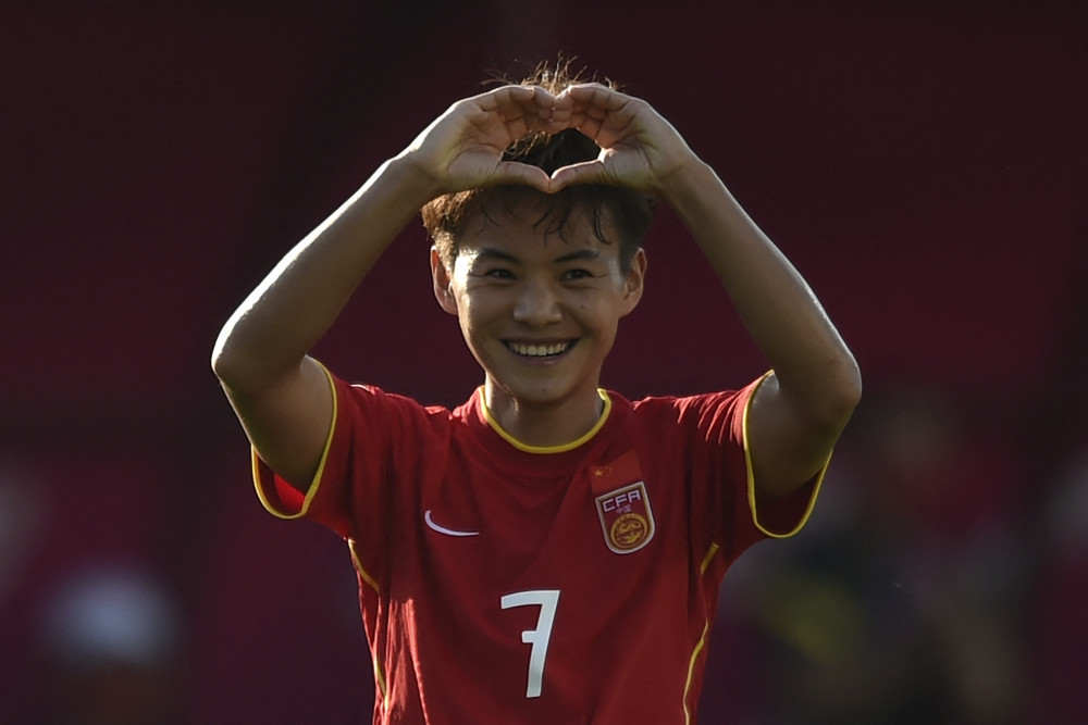 秀王霜变魔术华尔兹转身晃倒门将独造3球防不住啊