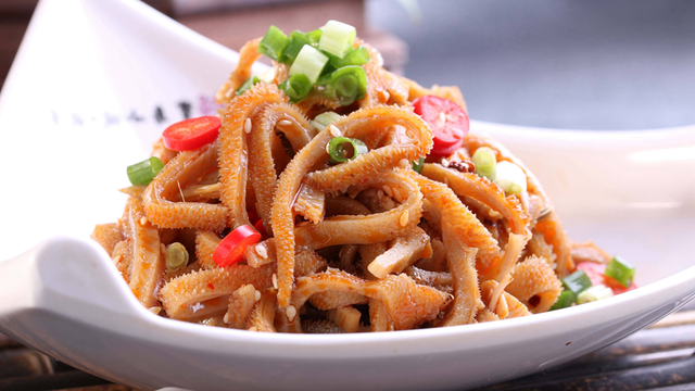 新疆爆炒羊肚的家常做法葱香浓郁脆爽可口营养美味又下饭