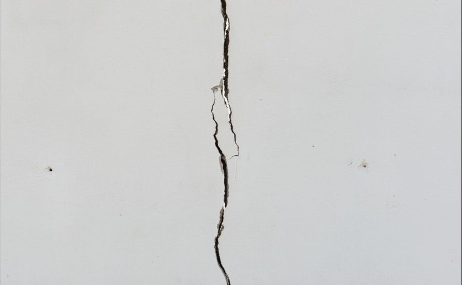 墙体裂缝(墙体裂缝加固施工方案)