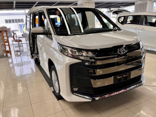 丰田小埃尔法曝光家用mpv标杆20七座侧滑门真帅气