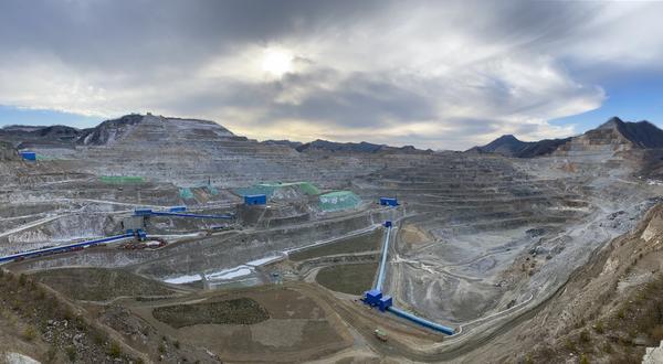 我坐在办公室里挖矿山,这是真矿山呐!