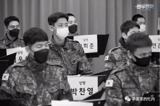 exo朴灿烈最新军装照在人群中最耀眼的朴西西