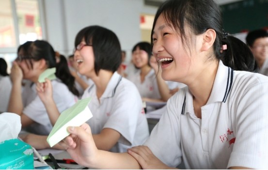 高考後才明白,普通班雞頭和重點班鳳尾的差距,幸虧當初選對了