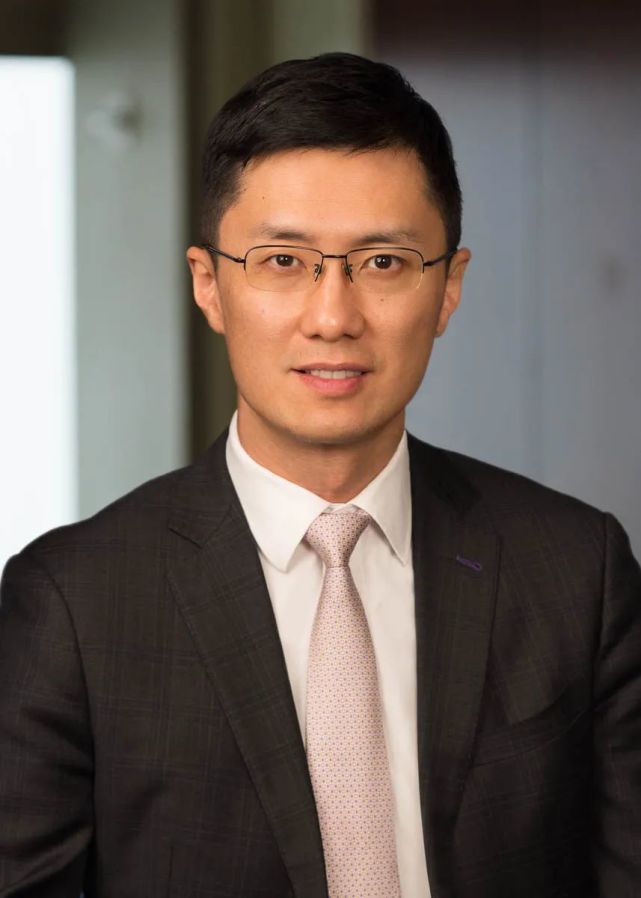 范翔2004年硕士毕业后加入高盛, 短暂离开后于2007年重返高盛,2018年