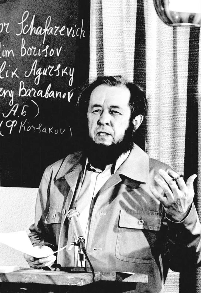 索尔仁尼琴晚年的忏悔十年监狱改变了政治观和文学观