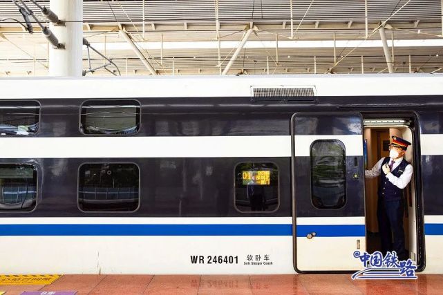 造車外,均為臥鋪車,總定員860人,比普通動臥列車席位增加三分之一還多