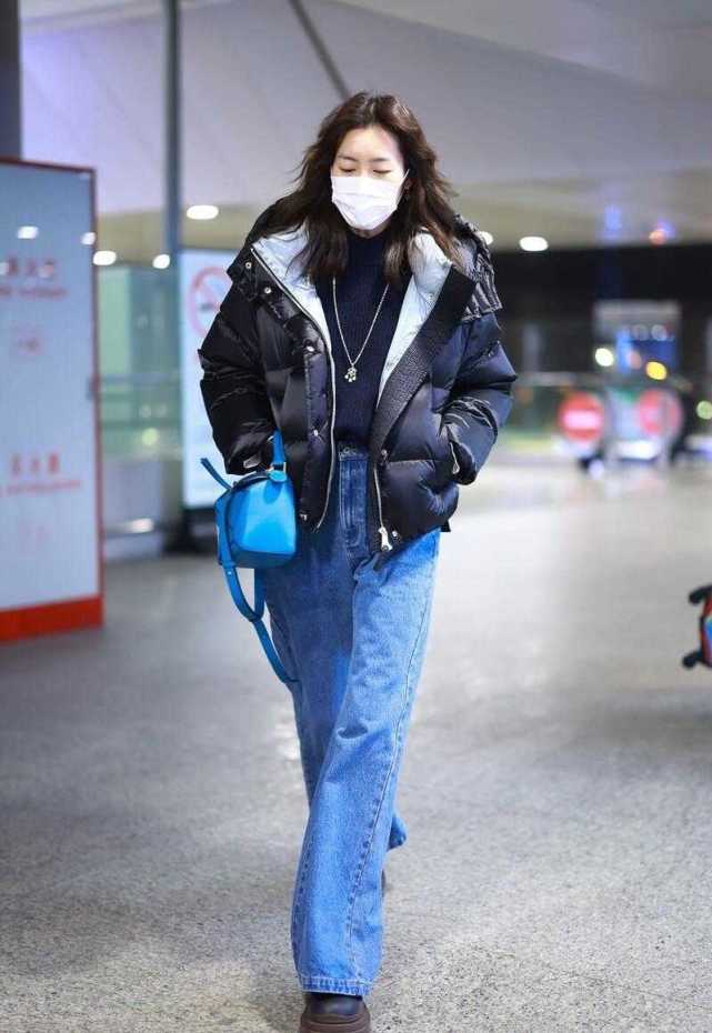 刘雯才是穿衣"天花板",短羽绒服配直筒裤,1米2大长腿真抢镜