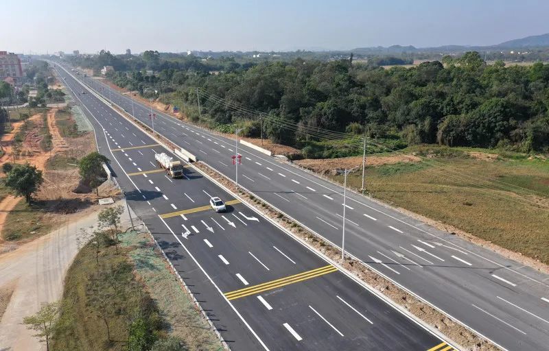 双向六车道通车