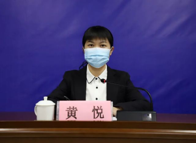 黄悦10:02崇左市委宣传部副部长,市政府新闻办主任(兼)黄悦主持人