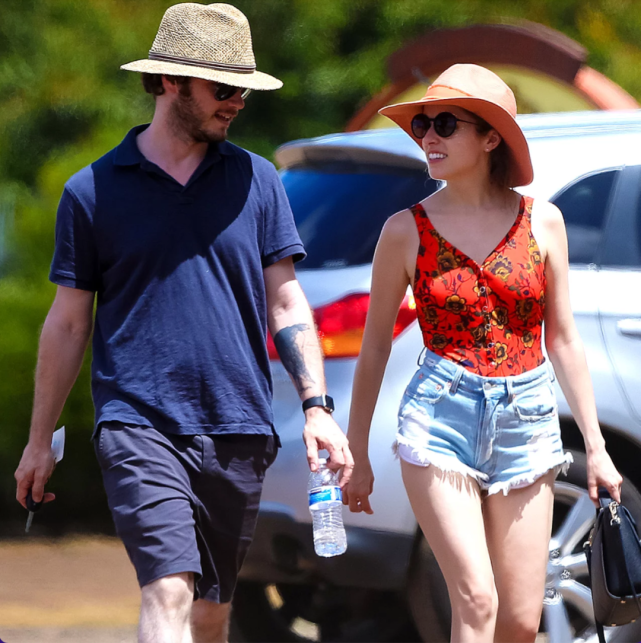 内部人士透露,anna和bill hader都很注重个人隐私,加上疫情因素,新