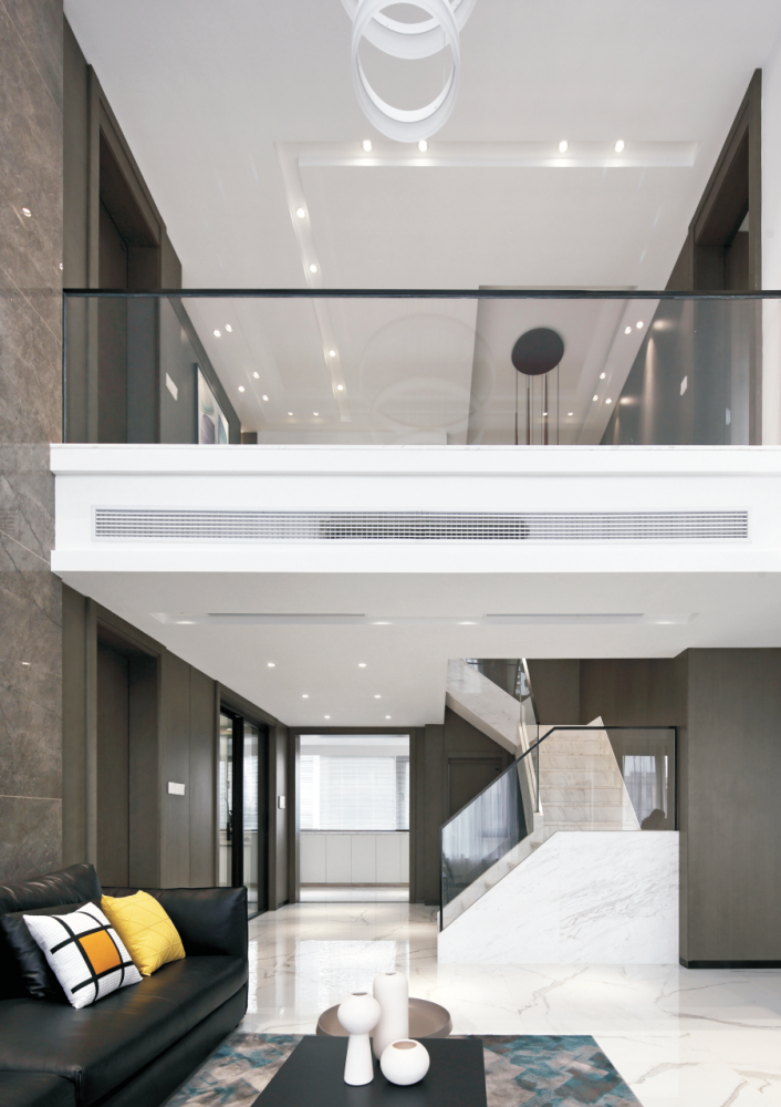 180平挑空复式楼,黑白灰的呈现,给人自然舒服的感觉