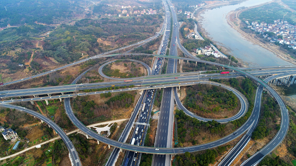 1月20日下午,浙江交通集团杭金衢改扩建二期k370 539处的雅塘分离式