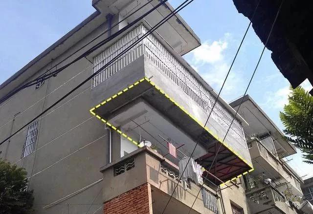 邻居家阳台多出2米沾沾自喜到处炫耀内行人不加固会塌