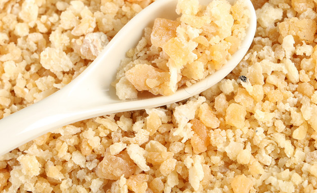 曲拉的常见吃法:吃法一:将固体颗粒的曲拉打成粉