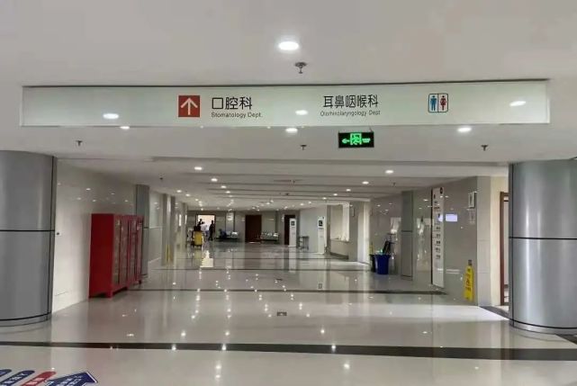 平湖市第一人民医院的手术室里竟然放奥特曼