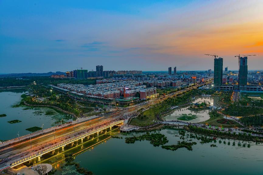 家住息县龙湖街道办事处的新天地新区的市民王一凡女士,出门15分钟