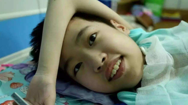 浙江俩姐弟相继患渐冻症20年来父母没放弃如今一家人迎来新生