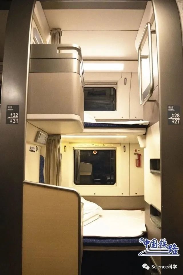 双层卧铺动车组春运首秀一人一铺一单间