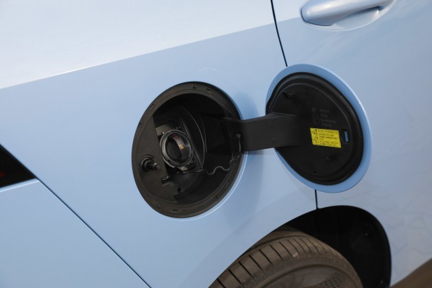 2号汽油价格已经突破9元大关，对插电式混动车新能源车型动了心"
