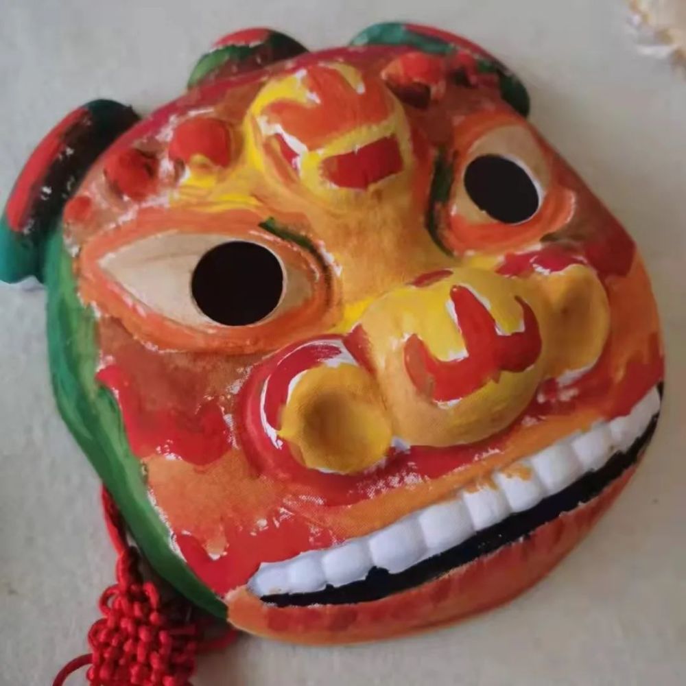 感受过年的喜悦画个年兽面具年兽画年兽面具最好玩的是最后一步,用金