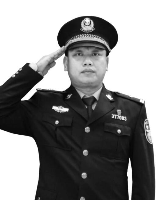 生前任西双版纳边境管理支队执法调查队副队长,一级警长,三级警督警衔