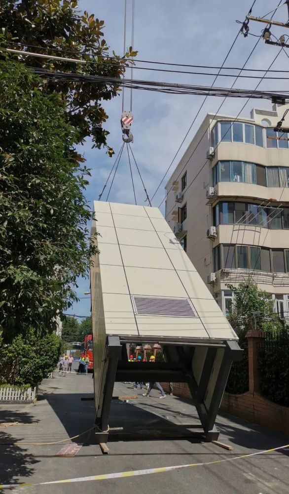 长宁这个小区的13台加装电梯原来是像搭积木一样搭出来的