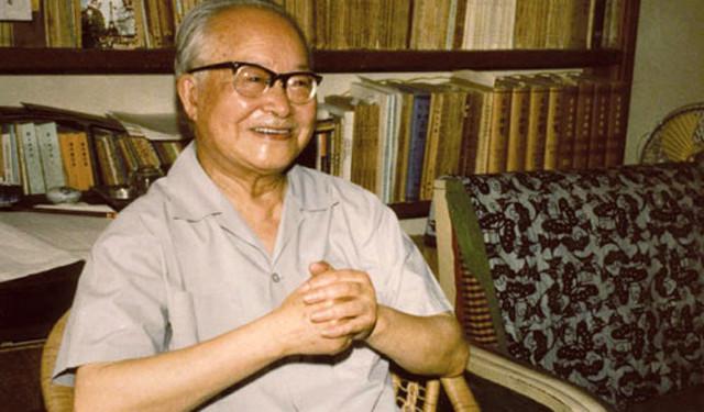 現代作家沈從文沈從文(1902-1988),中國著名作家,原名沈嶽煥,筆名休