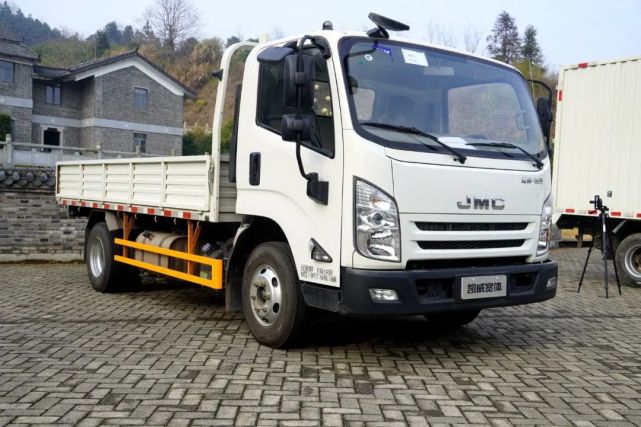 前悬只有一片板簧装云内德威d25的江铃凯威